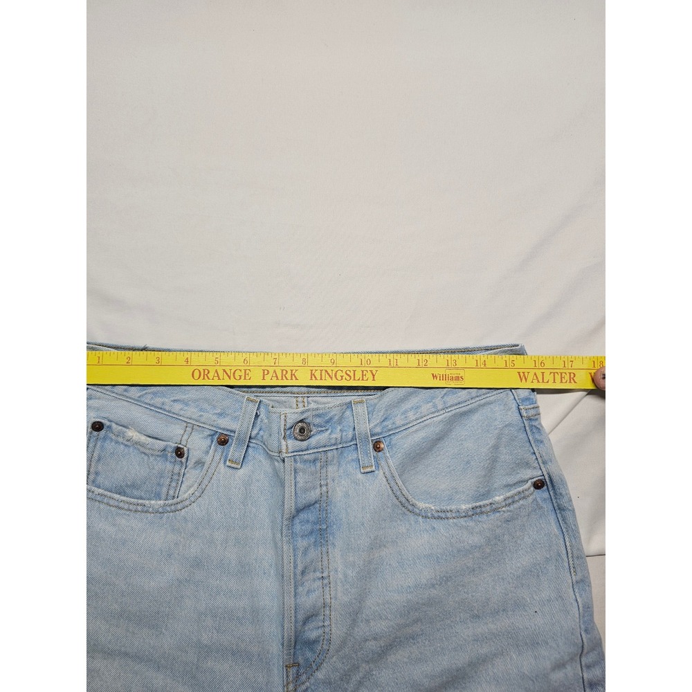 Levis 501 Original Fit Jeans Light Wash Straight Leg Denim Blue Mens 32x31 - Picture 6 of 11